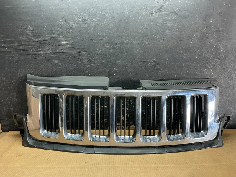 2011 to 2013 Jeep Grand Cherokee Front Upper Grill Grille OEM AA9068 DG