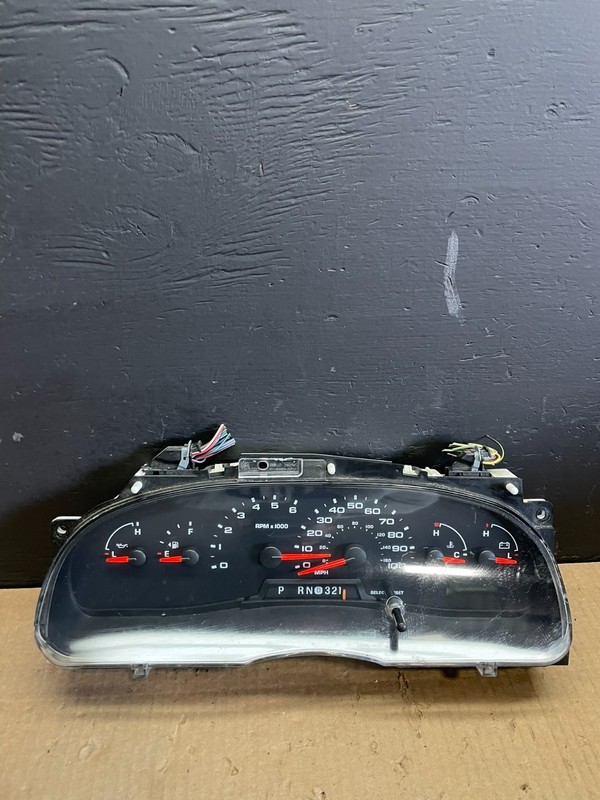 2006 Ford E350 Gauge Speedometer Cluster OEM ab7529 DG