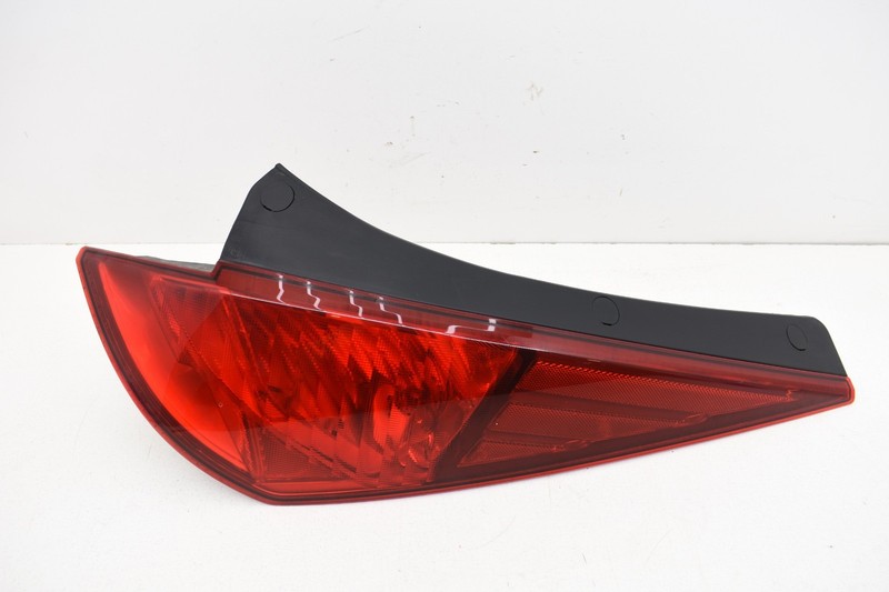 2003-2005 Nissan 350z Rear Right Passenger Tail Light Assembly OEM DAMAGE KW59