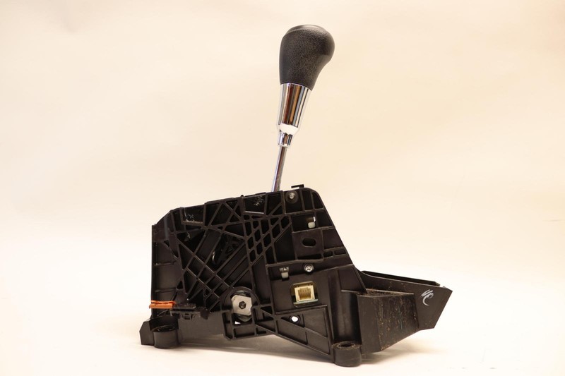 2016-2018 TOYOTA RAV4 AUTOMATIC TRANSMISSION GEAR SHIFTER LEVER OEM