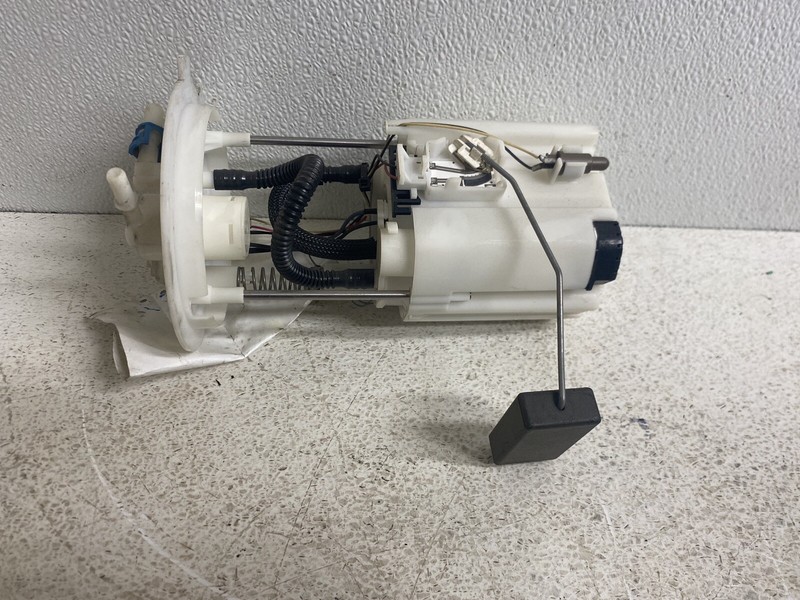 2007-2012 Nissan Altima Fuel Pump w Sending Unit & Bracket Oem