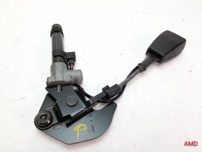 1997 BMW 540i 528i 525i 530i E39 Front Right Seat Belt Buckle w Tensioner