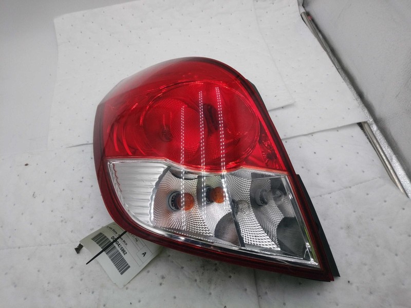 Used Left Tail Light Assembly fits: 2008 Saturn Vue Left Grade A
