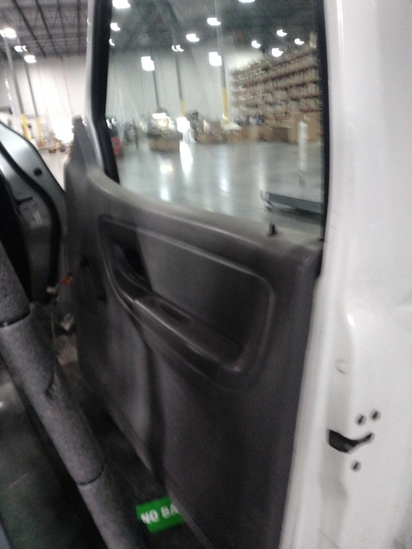 2003-2005 Ford Ranger Right Front Door White OEM 539084 - Used, 203k Miles