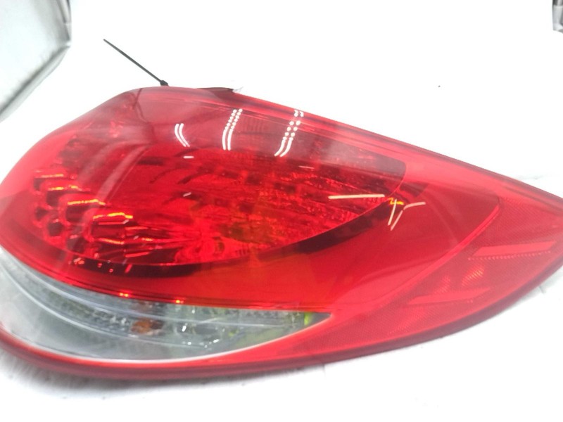 2015 Hyundai Veloster Right Tail Light Assembly Black OEM Used 104657