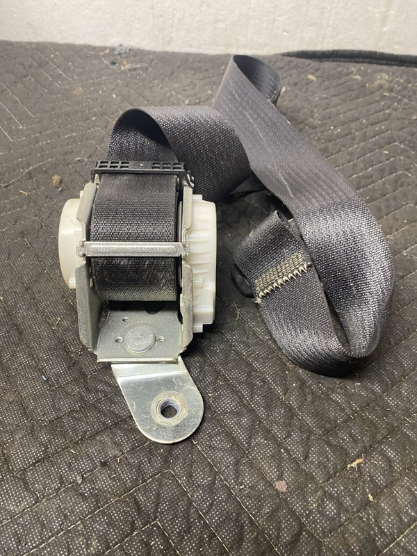 2012 Town And Country Left Middle Seatbelt P0ZV711X9AC OEM