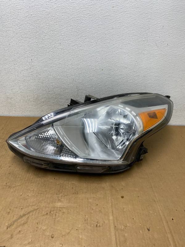 2015 to 2019 Nissan Versa Headlight Left Driver Lh Side Oem AC8634 DW