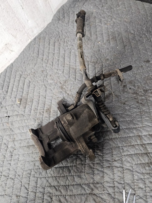 05-14 Ford Mustang Rear Brake Caliper Assembly Right Passenger Side OEM