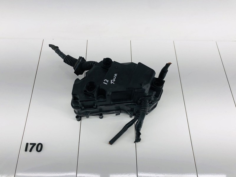 11-17 VOLKSWAGEN TOUAREG 3.6L ENGINE BAY FUSE RELAY JUNCTION BOX OEM