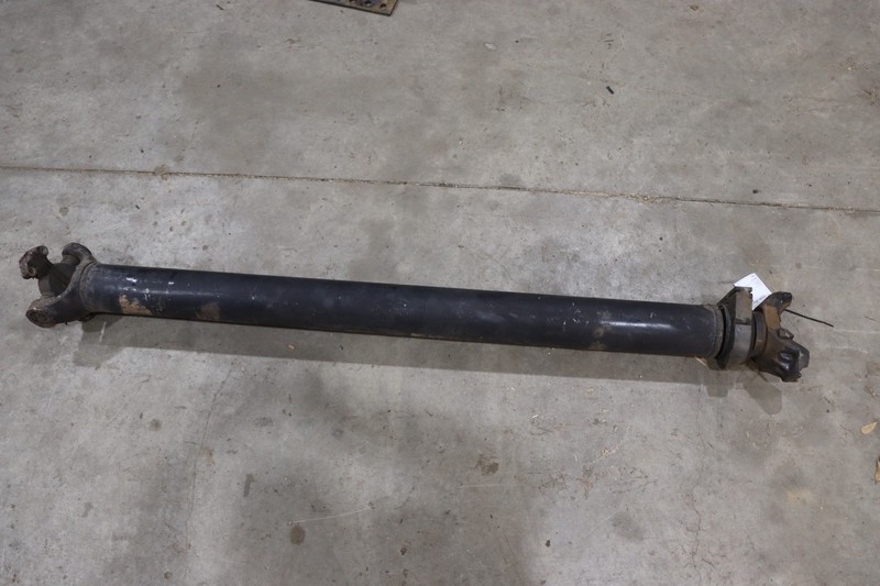 2008-2017 FREIGHTLINER CASCADIA 125 REAR / MAIN DRIVE SHAFT 70 INCH OEM