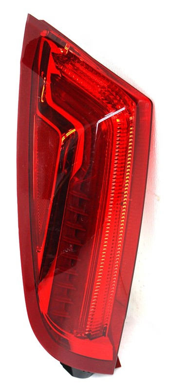 OEM Left Driver Side Halogen Tail Lamp For Cadillac XTS 84136219, Lens Chip