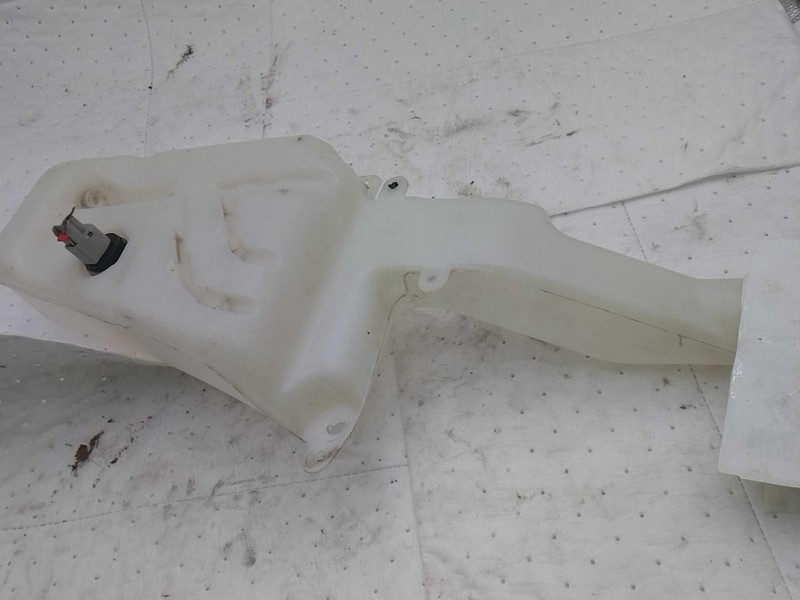 Used Washer Fluid Reservoir fits: 2019 Jeep CherokeeGrade A