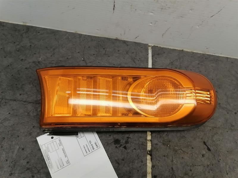 Driver Corner/Park Light Park Lamp-turn Signal Fits 07-11 FJ CRUISER 1391608