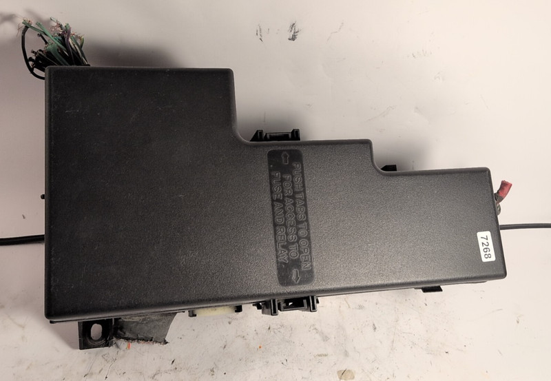 2000-2002 DODGE DAKOTA Fuse Box Engine 4.7L OEM