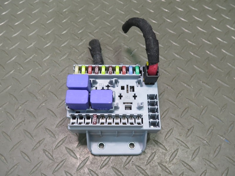 2009-2012 MASERATI GRANTURISMO M145 4.7L SAM FUSE RELAY BOX MODULE 60681003