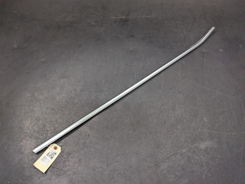 Front Right Door Window Belt Molding 2022 BMW X1 51337410462 2016 2017 - 2021