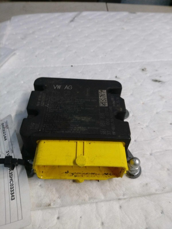 Used Body Control Module fits: 2017 Volkswagen Passat Body Control BCM dash LH m