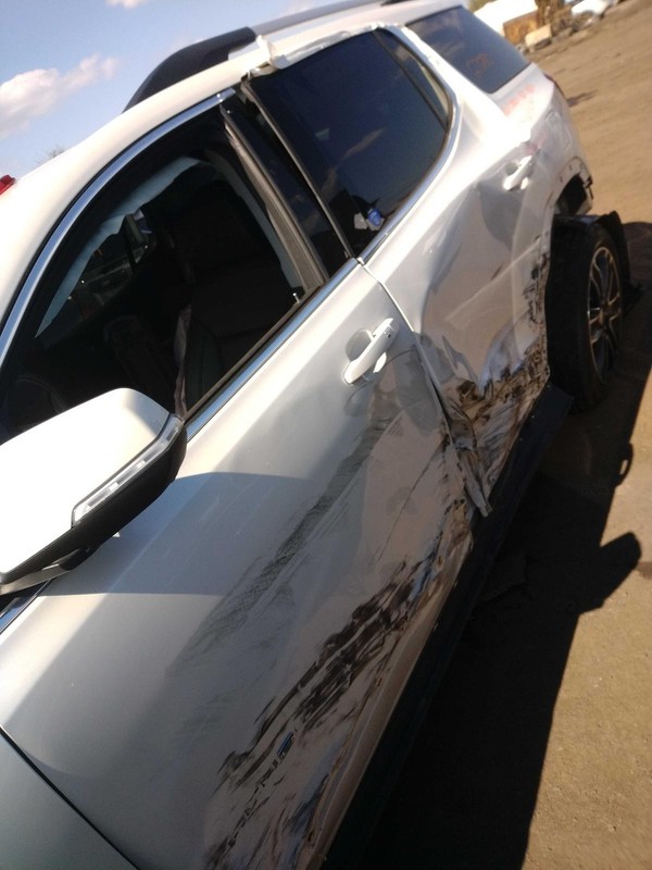 2023 GMC Acadia Front Left Door Glass - White - Used - 645990 - 116K Miles