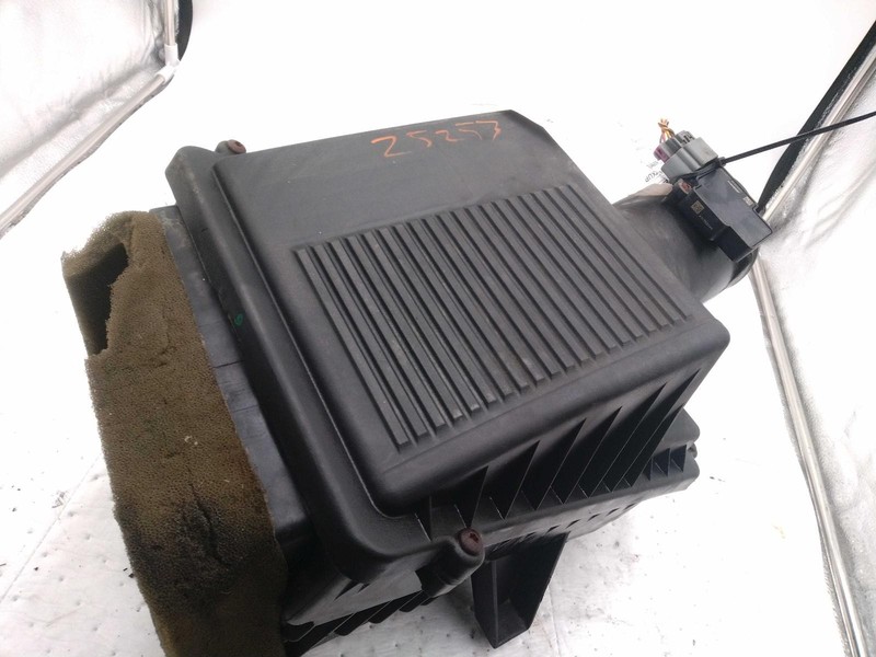 Used Air Cleaner Assembly fits: 2010 Gmc Sierra 1500 pickup 6.0 Grade A
