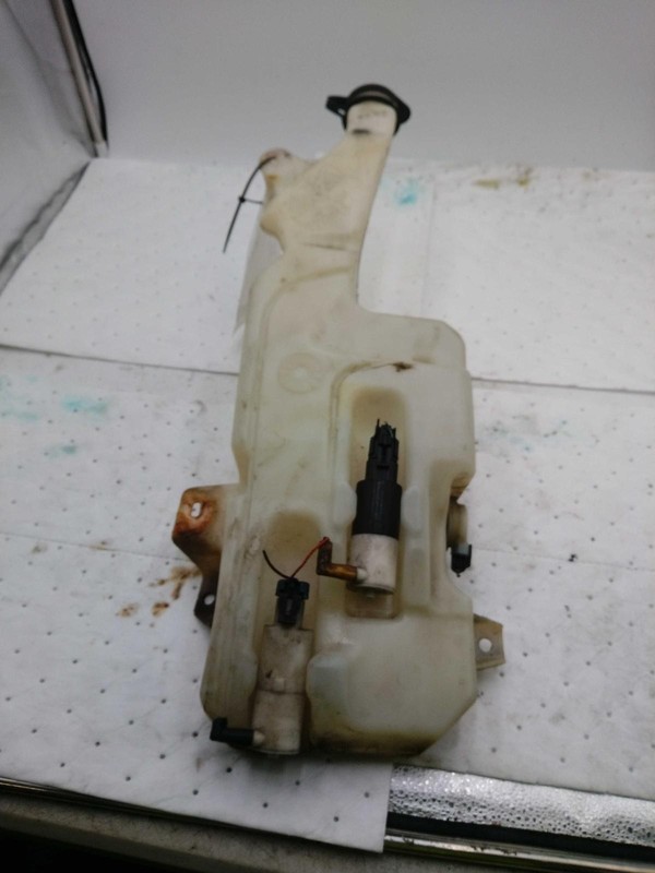 2007 GMC Yukon XL 1500 Washer Fluid Reservoir OEM White 102K Miles NJ25-26750