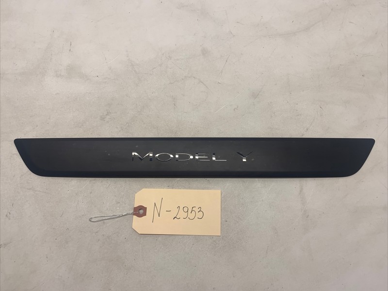 20-23 TESLA MODEL Y FRONT RIGHT SIDE DOOR SILL SCUFF PLATE COVER TRIM 2953 B44