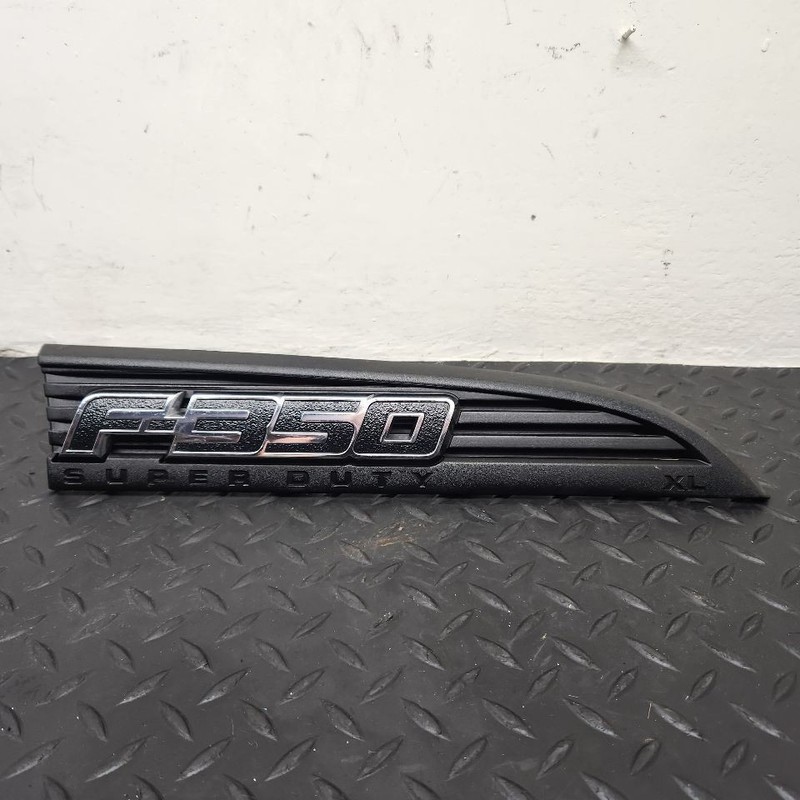 11-16 Ford F350SD Right Passenger Fender Molding OEM CC3Z-16720-DC