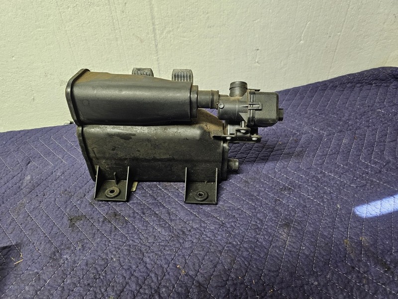 04-07 2005 BMW 525 E60 Evap Emissions Fuel Vapor Charcoal Canister 16137162350