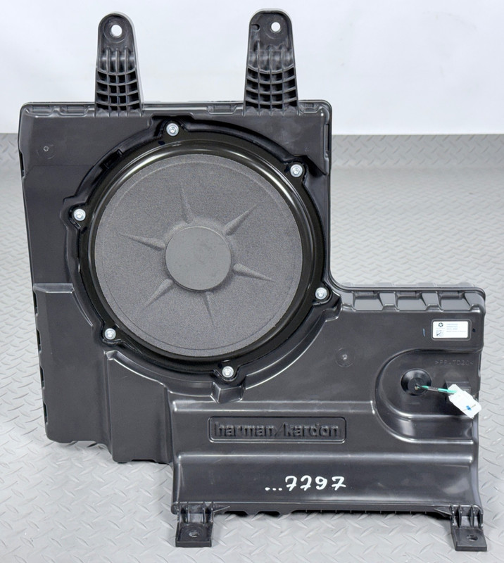 ✅ 19-26 RAM 1500 5th CREW CAB OEM Harman / Kardon SUB WOOFER REAR SPEAKER Bass