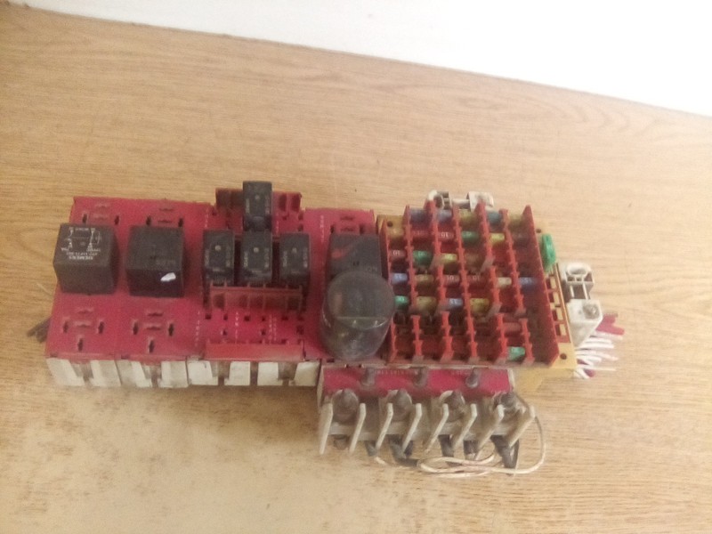 1999 Mack Fuse/Relay Box