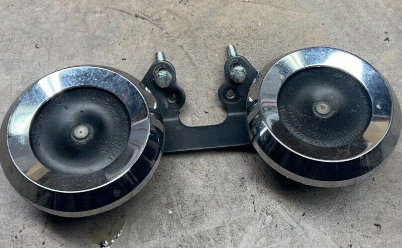 2005 Kawasaki Vulcan VN750 Front Dual Horns Horn Honk Mount Bolts 05 VN 750 A
