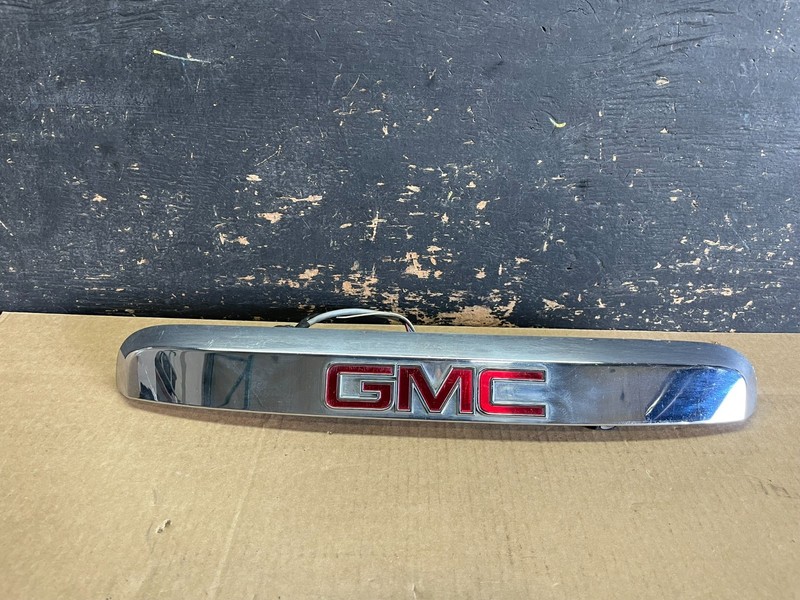 2007-2012 GMC Acadia Chrome Tailgate Rear Finish Molding Back W/Camera AA8961 DG