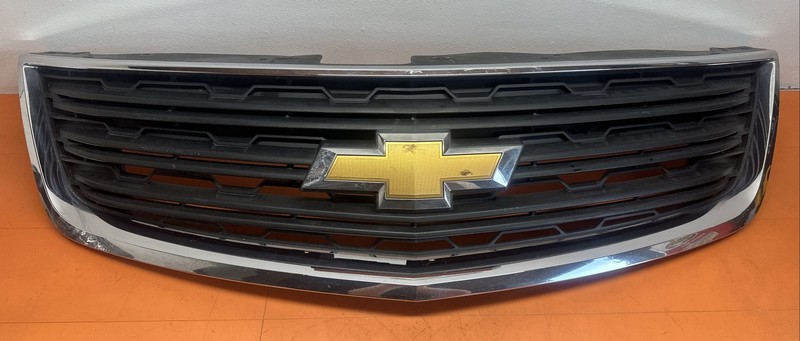 20983790 | 13 - 2017 Chevy Traverse Upper Grille Chrome OEM Black | 20988621