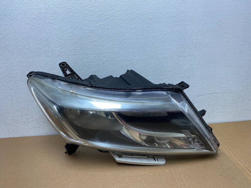 2013 to 2016 Nissan Pathfinder Right Passenger RH Side Headlight OEM AD7840 DW