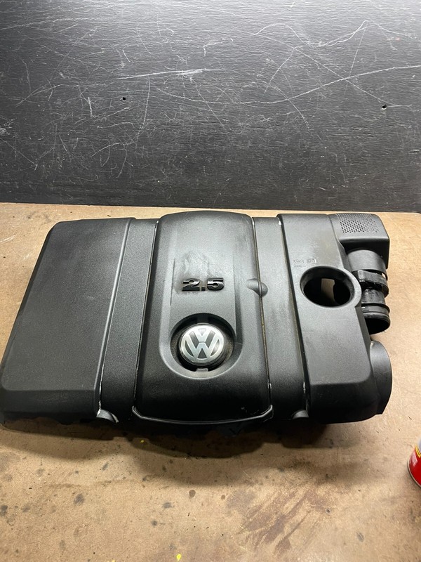 2005 to 2008 Volkswagen Jetta Beetle 2.5L Passat Engine Cover 07k129601j L4156 D