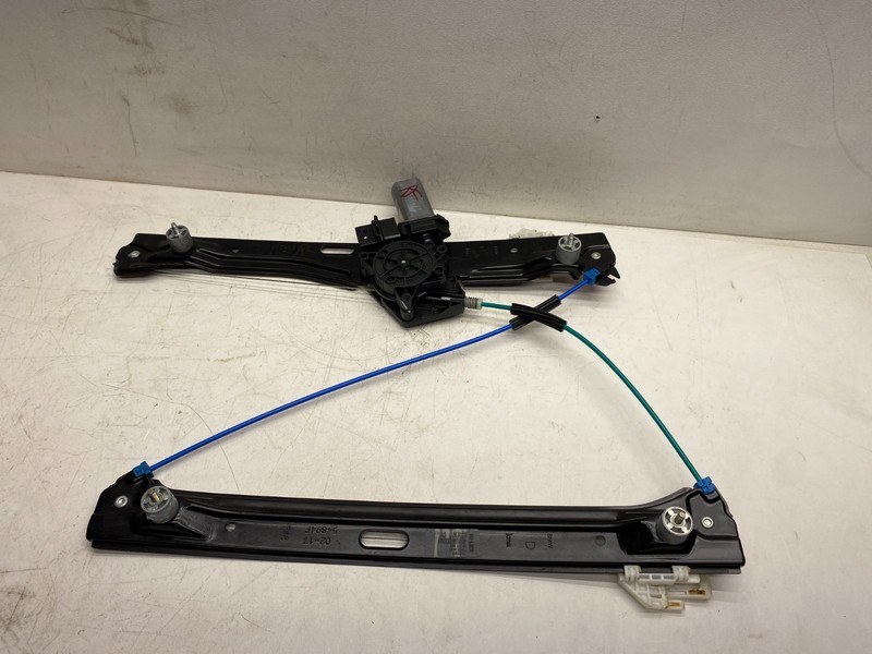 2016-2019 BMW X1 RIGHT FRONT DOOR POWER WINDOW REGULATOR AND MOTOR ASSEMBLY OEM