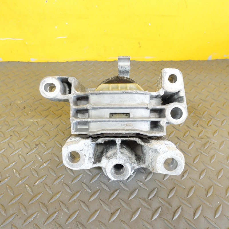 2019-2022 VOLVO XC40 LEFT DRIVER SIDE ENGINE MOUNT OEM 32224765