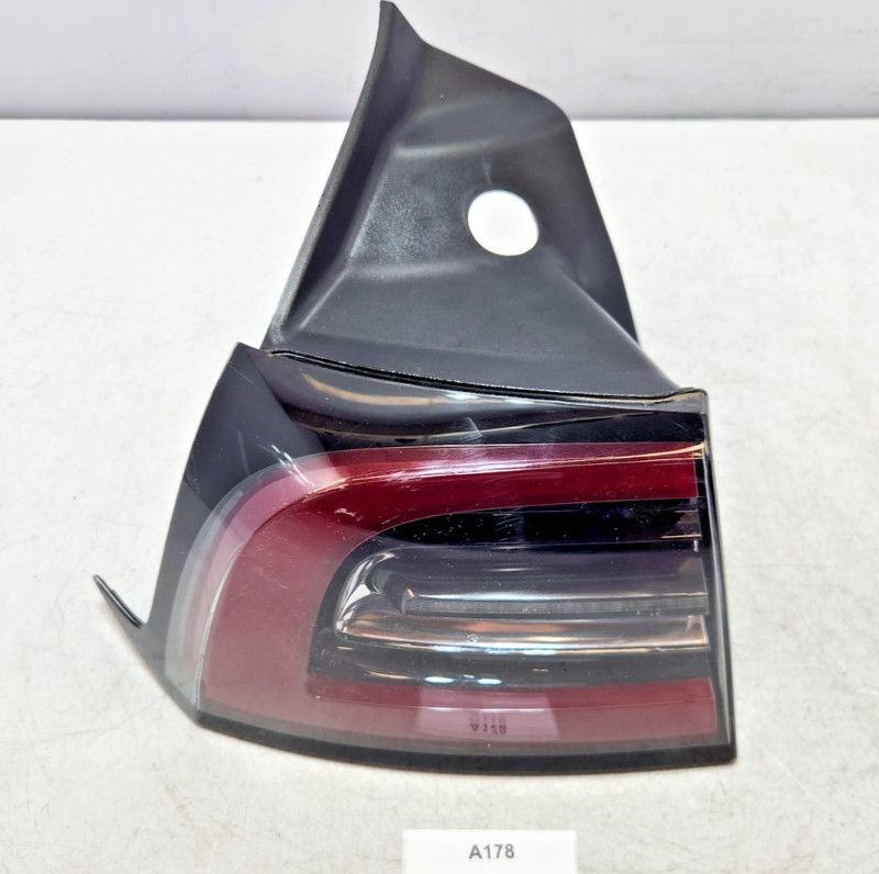 ✅ 2017-2023 OEM Tesla Model Y 3 Rear Left Driver Outer Tail Light Lamp