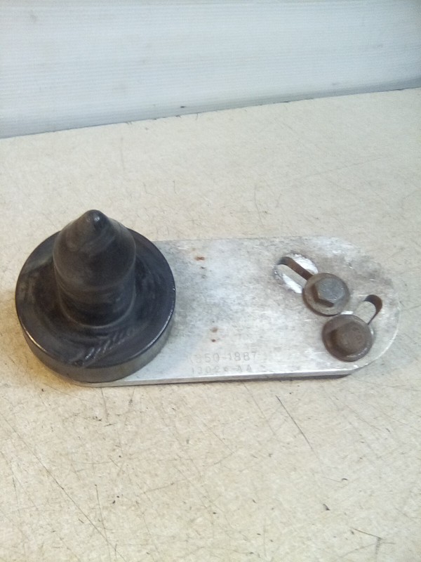 Kenworth Paccar K350-1887 Plate Hood Pin