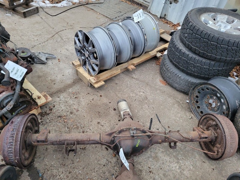 Rear Axle Excluding 30 Hd Srw Semi-floating Fits 88-96 CHEVROLET 30 VAN 1713164