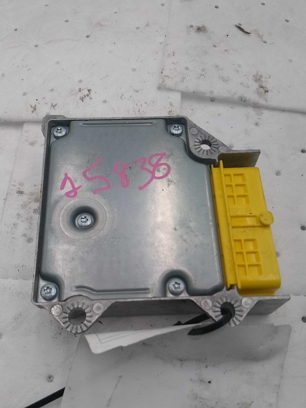 Used Air Bag Module fits: 2018 Audi Q3 Air Bag under center console Grade B