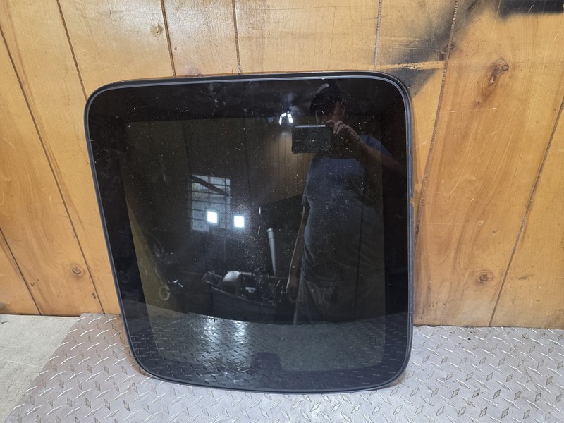 1999-2007 Chevrolet Silverado Rear Passenger Window Glass Assembly Movable Oem
