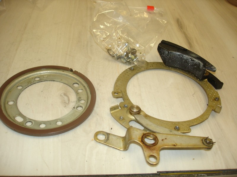 1987 Johnson 8hp j8rcud cam retainerboat motor part bin 4