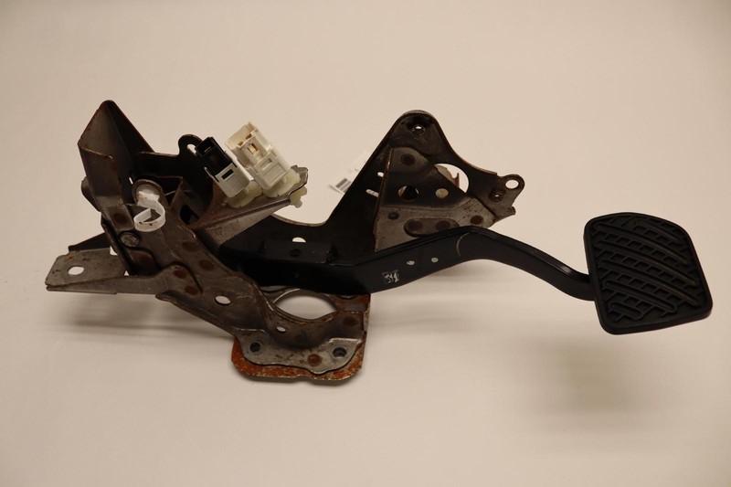 2016-2018 NISSAN MAXIMA PARK PARKING BRAKE STOP PEDAL ASSEMBLY OEM