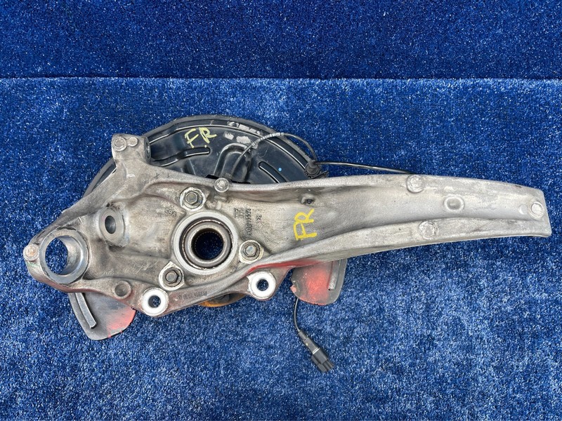 2016–2020 Cadillac CT6 Front Right Knuckle Spindle Hub Assembly OEM 23311304