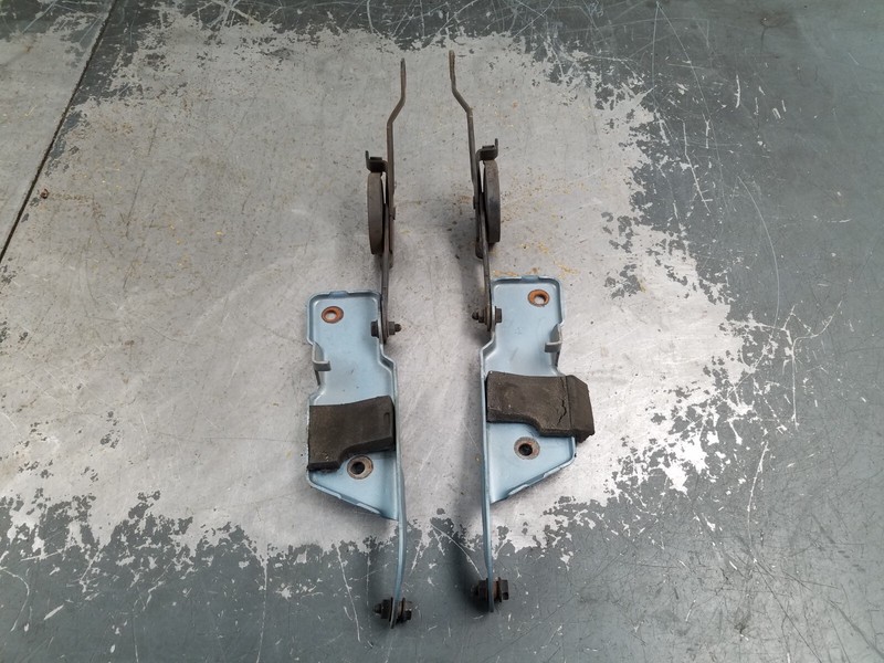 1992 ChevroletW/T 1500 Hood Hinges #6336 G7