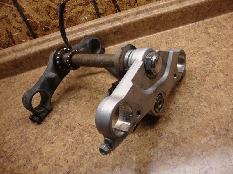 2001 Suzuki Katana GSX600F GSX 600 GSX600 F Triple Tree Fork Clamp Top Bottom 01