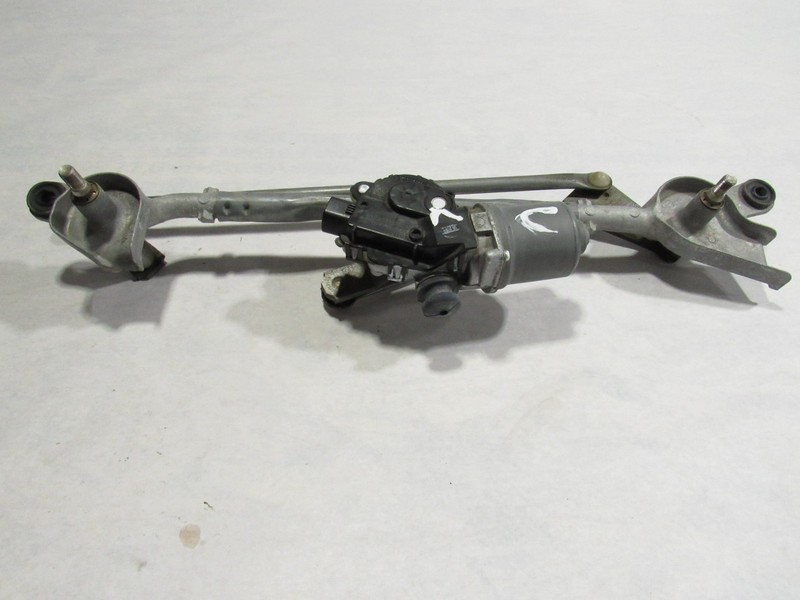 16-20 Cadillac CT6 2017 Front Windshield Wiper Linkage W/ Motor ;:O