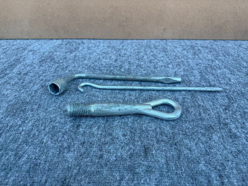 INFINITI M35H M37 M56 Q70 2011-2019 OEM EMERGENCY ROAD ASSIST JACK TOOL TOW HOOK