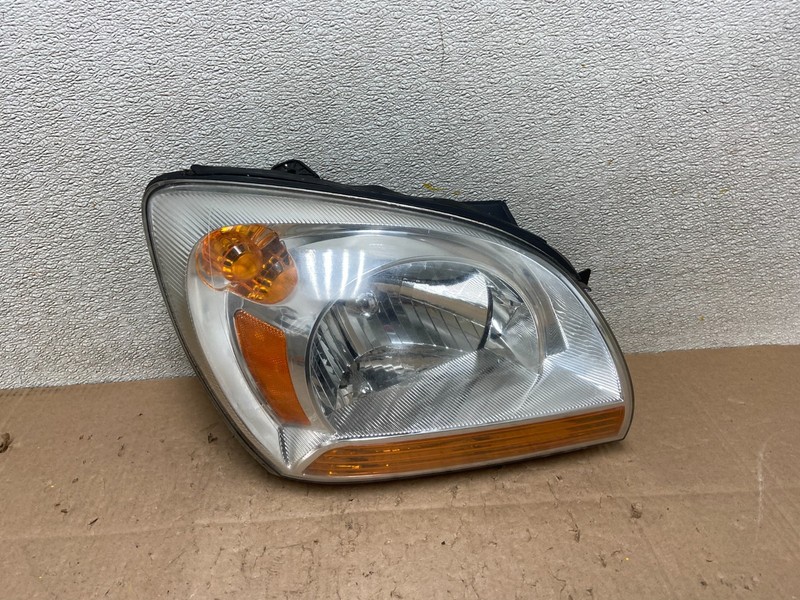 2005 to 2006 Kia Sportage Right Passenger RH Halogen Headlight OEM Y2971 DW