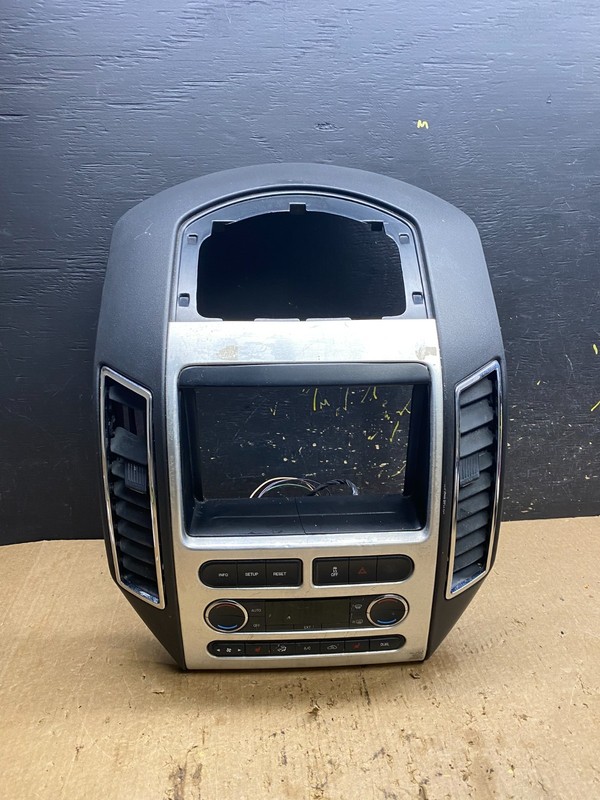 2007 - 2010 Ford Edge Heater Climate Control Radio Control Dash Bezel Z7481 DG